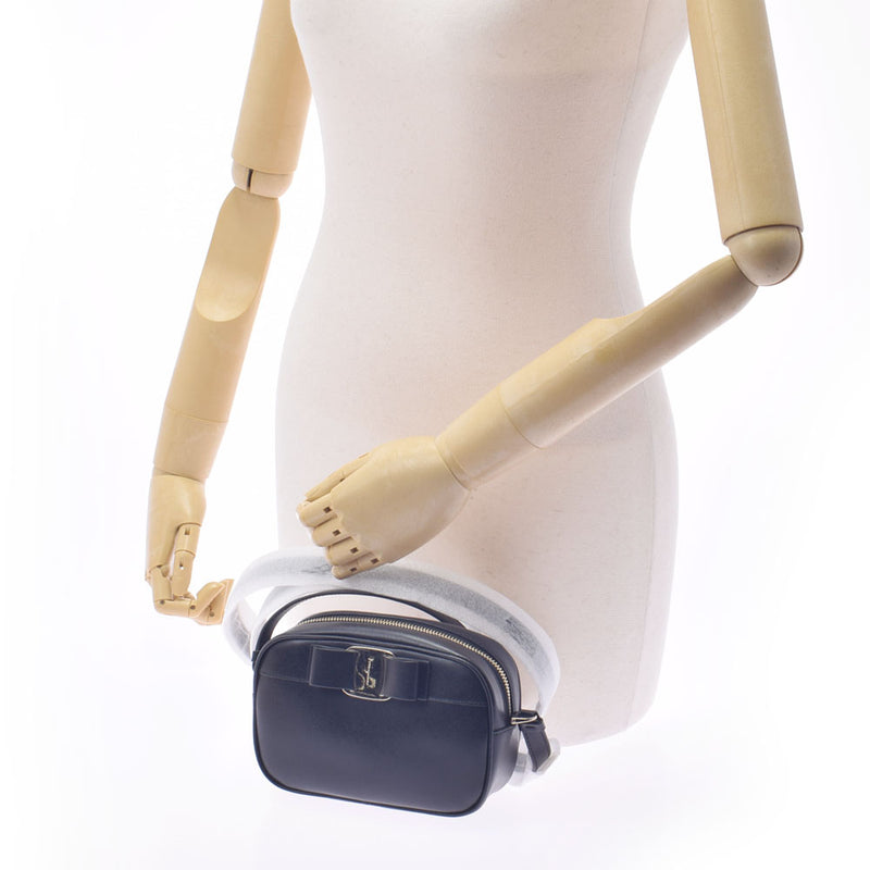 フェラガモヴァラ 黒 ゴールド金具 レディース レザー ショルダー