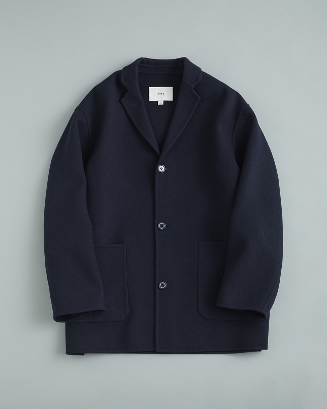 ユナイテッドアローズがHYKEに別注！ミドル丈のショップコートに注目