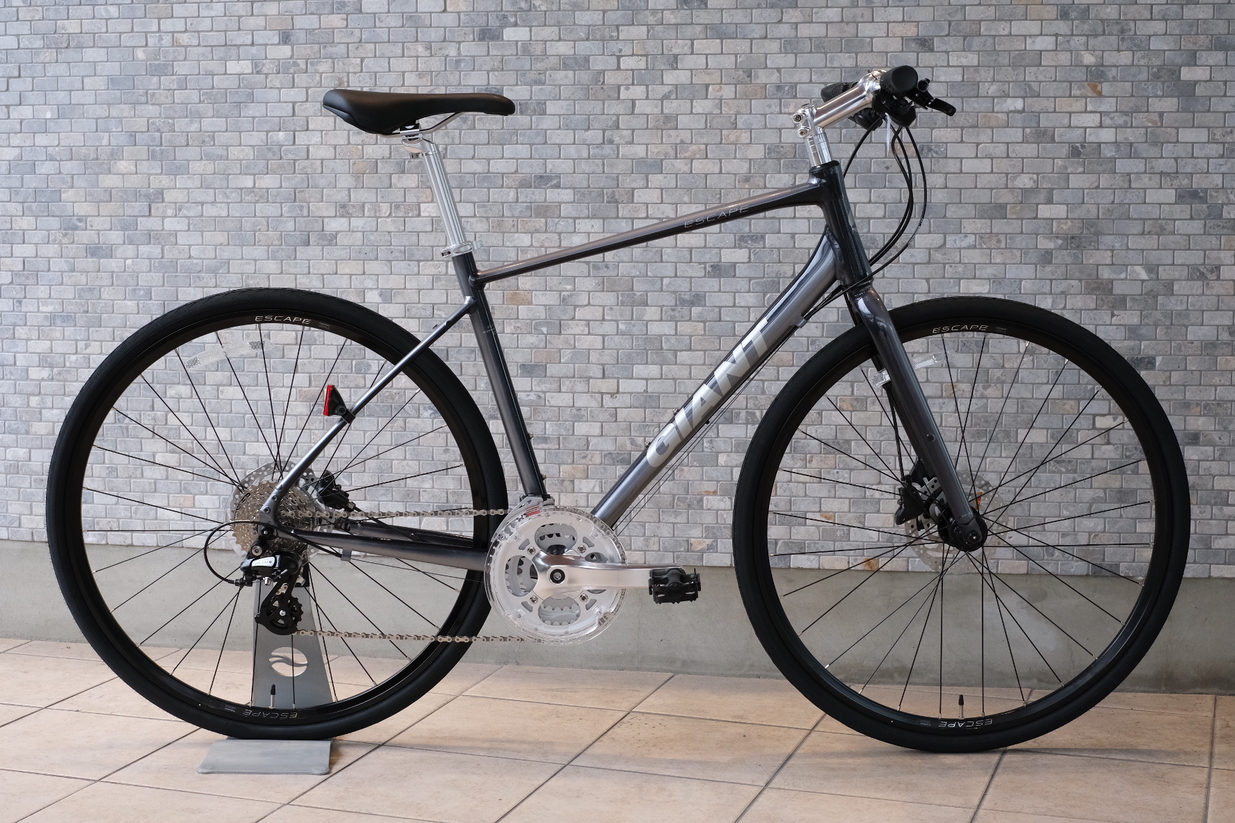 ベストセラークロスバイク【ESCAPE R3】にDISCブレーキモデルが新登場