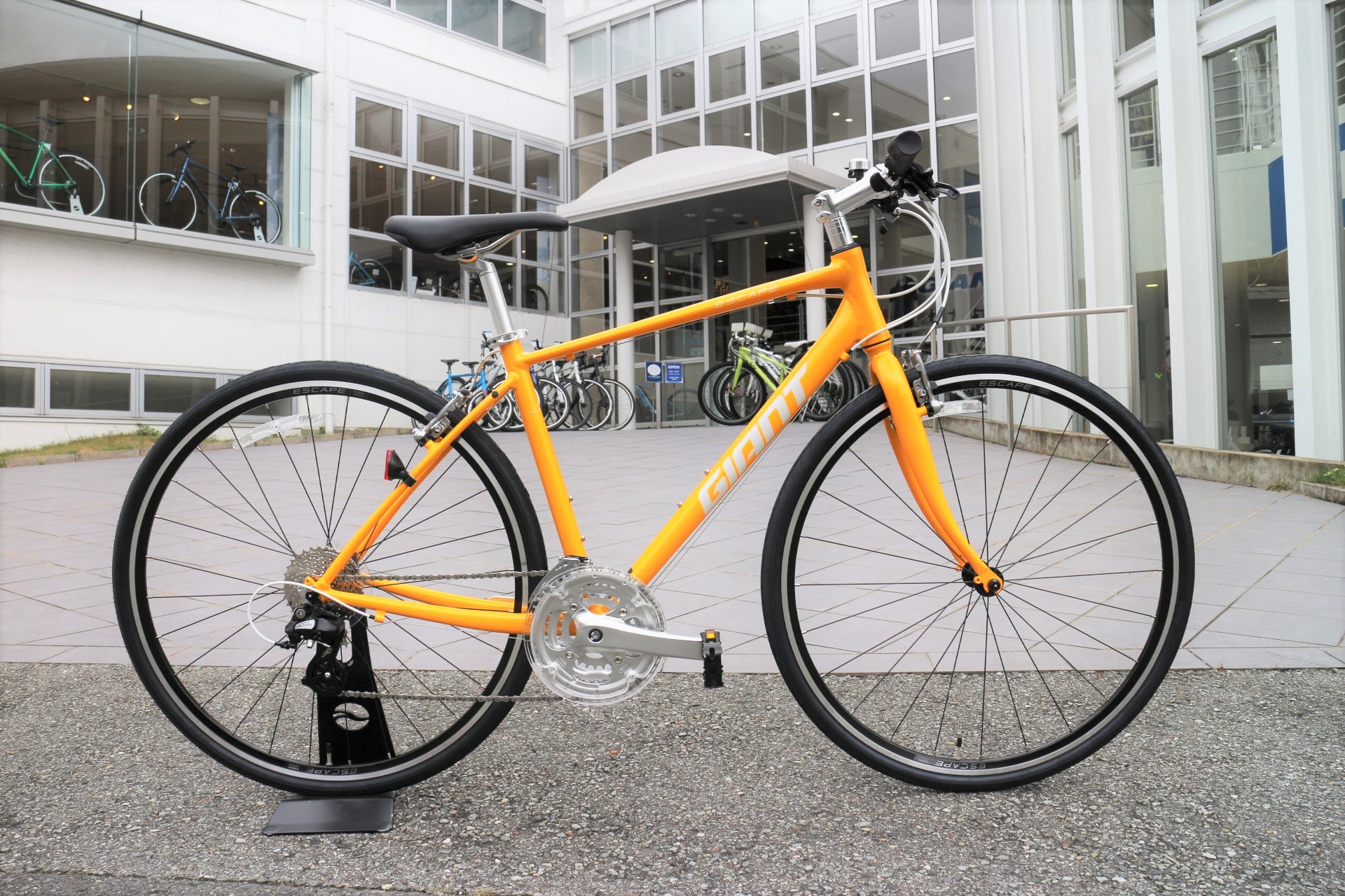 NEW」「GIANT」2021年早期モデル“ESCAPE R3”全色入荷