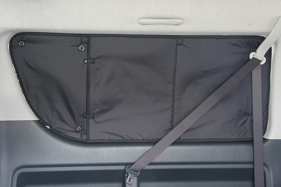 ハイエース専門店 ユーアイビークルのハイエース 遮光パッド リア5面