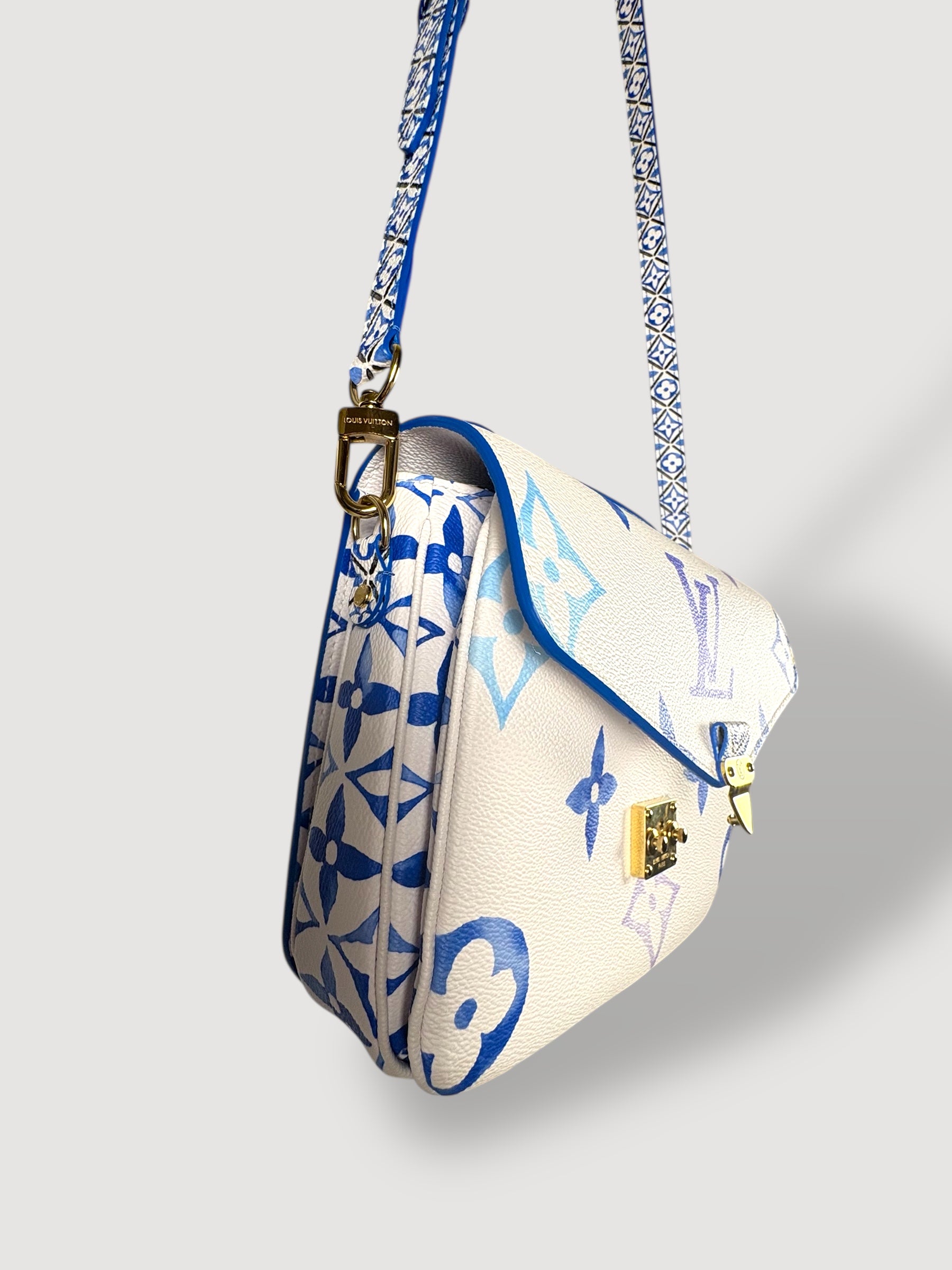 Louis Vuitton Pochette Métis By the Pool Monogram Watercolor Giant