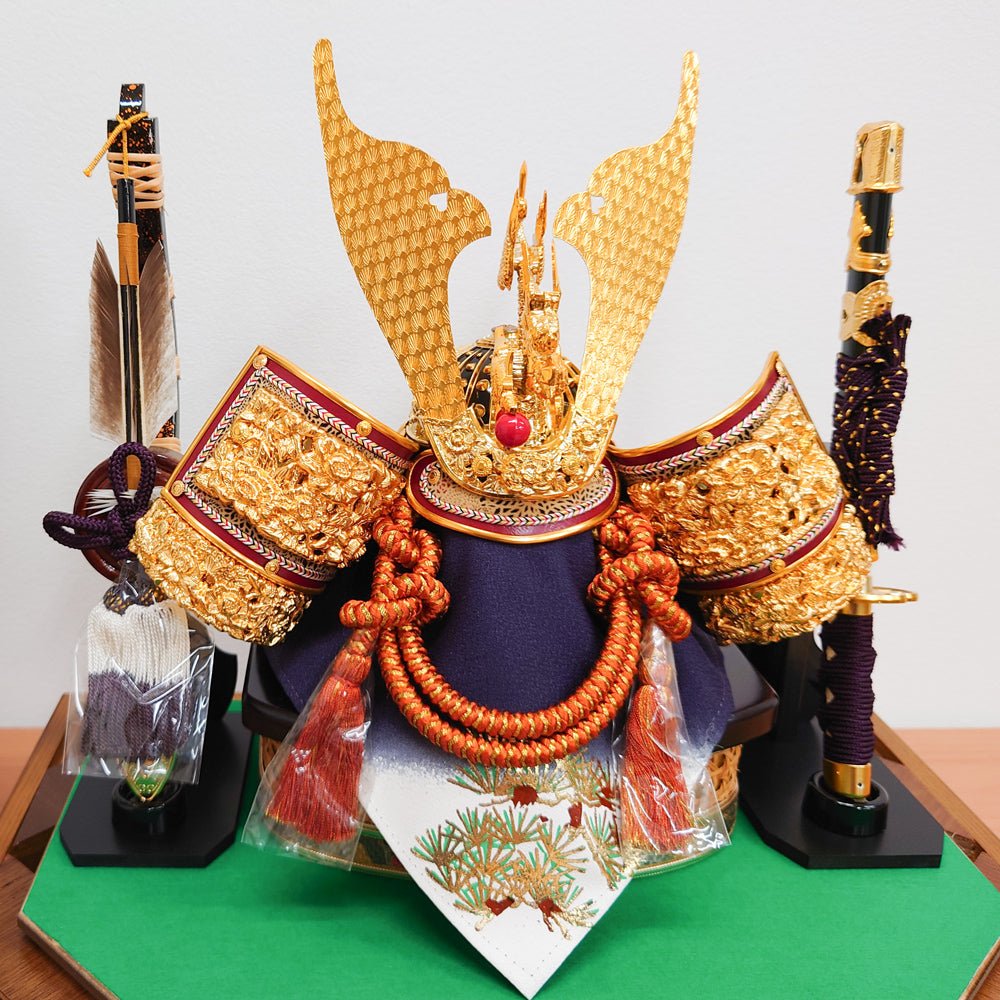 横幅41cm｜お求めやすいケース入り飾り｜龍の前立兜【リツ】｜赤富士