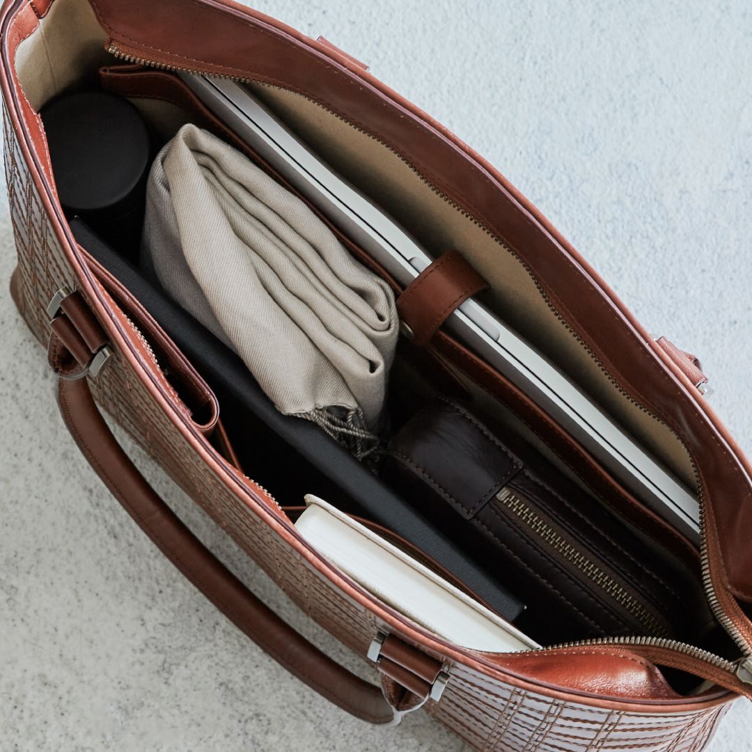 マザーハウスがアンティークレザーの新作バッグ【アンティーク