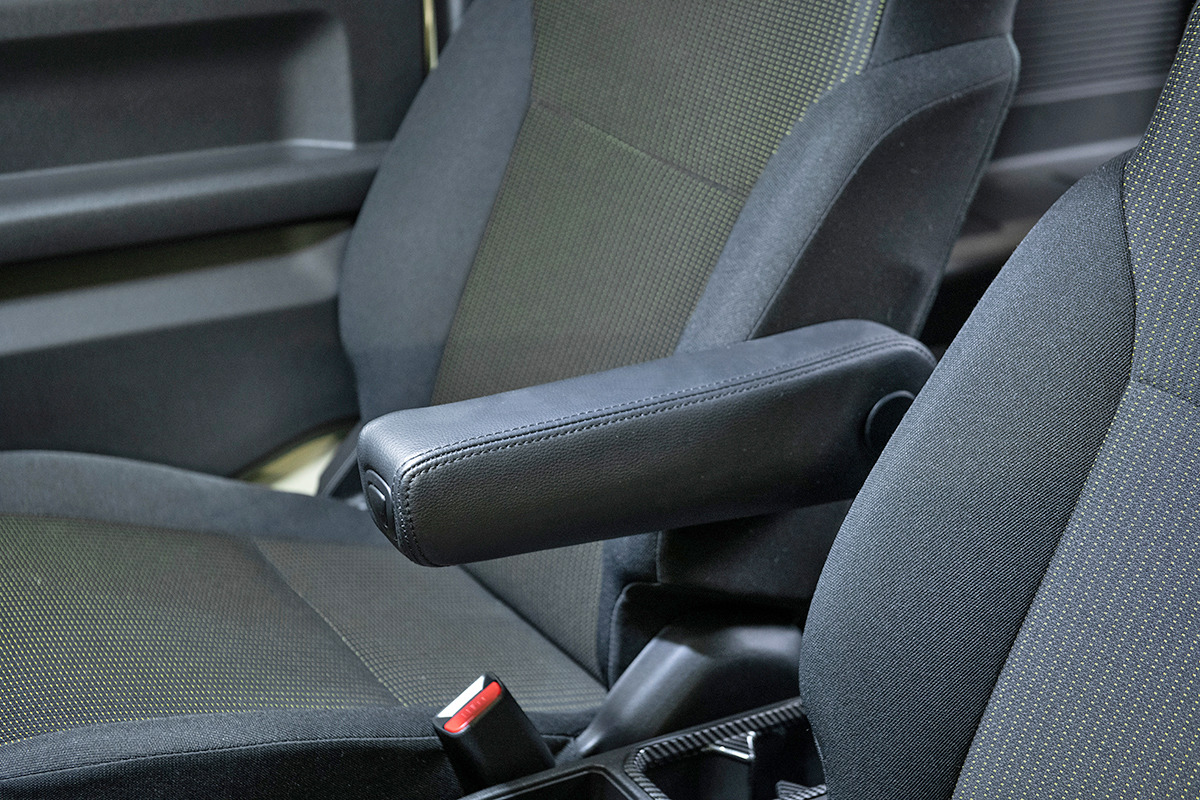 ジムニーJB64/JB74専用】エクストラアームレスト | 車のシートカバー
