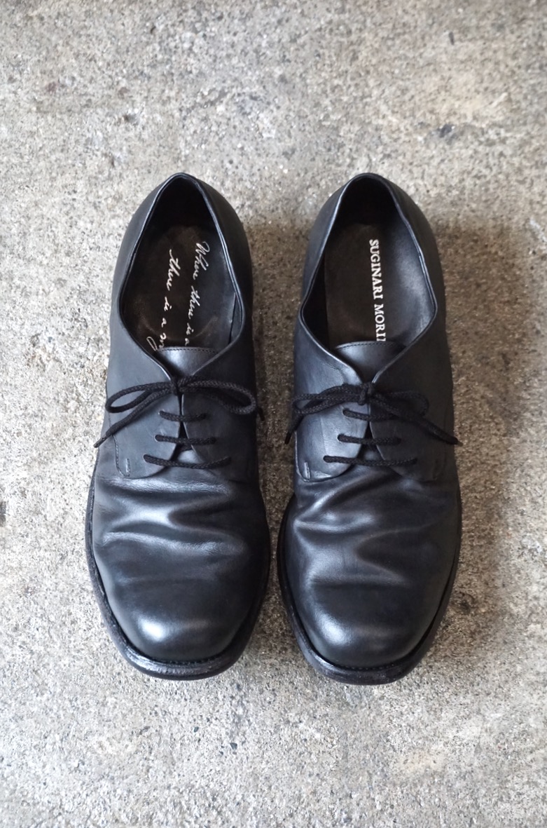 Lace Up Derby Shoes / Smooth Nubuck Leather. Black. SUGINARI