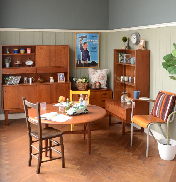 イギリスで見つけた棚付きのアンティーク スクールチェア(z-042-c