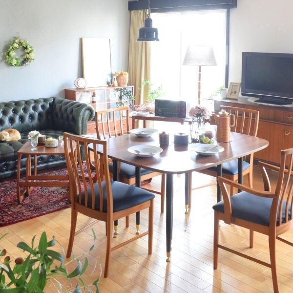 イギリスから届いたビンテージのおしゃれな置時計、 ミッド