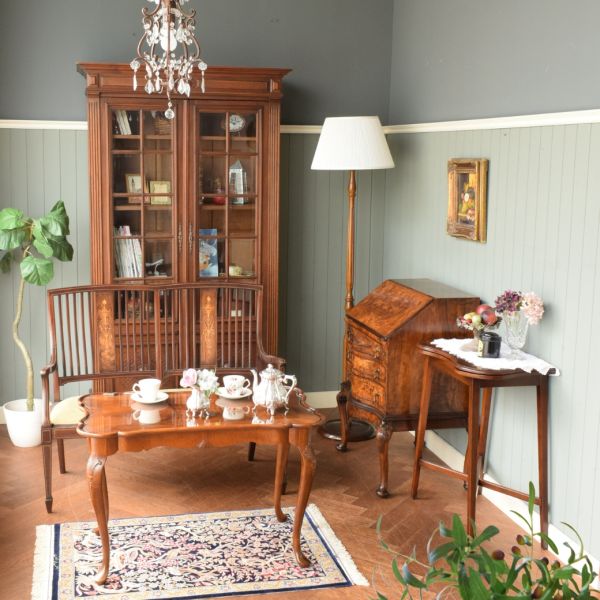 マホガニー材の美しいアンティーク長椅子、背もたれの象嵌が美しい