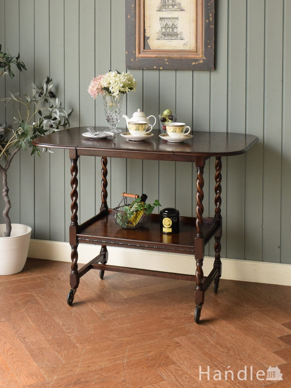 フランスで見つけたアンティーク家具、フレンチペイントのトロリー