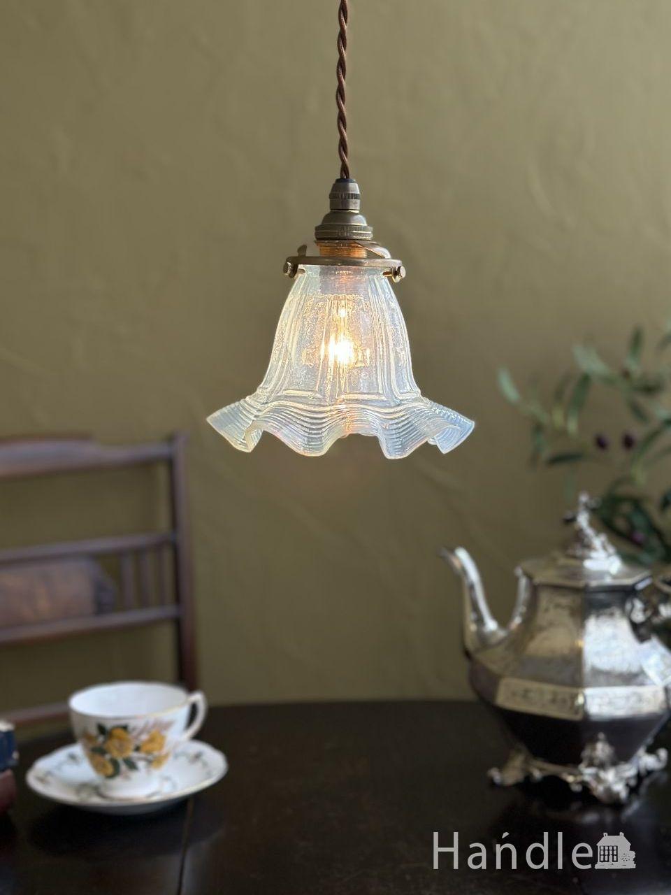 オパールセントガラスのおしゃれな照明、アンティークのペンダント