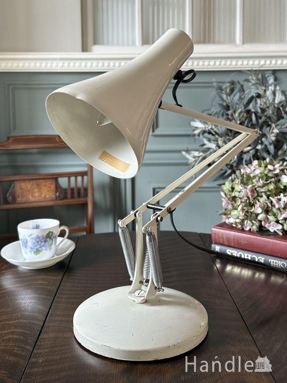 イギリスのアンティーク照明、 お花の形のガラスシェードが付いた