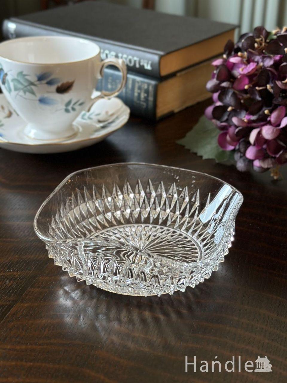 クリアガラスとミルクガラスが美しい、フェントン社のシルバークレスト