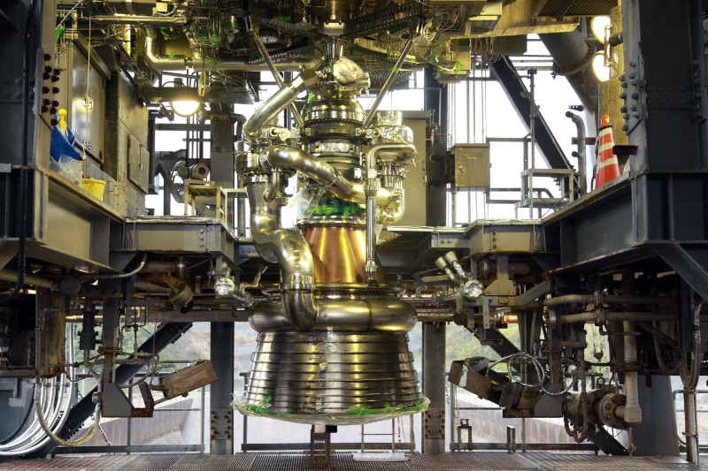 簡素で頑丈な、日本独自のロケット・エンジン「LE-9」。いよいよ燃焼