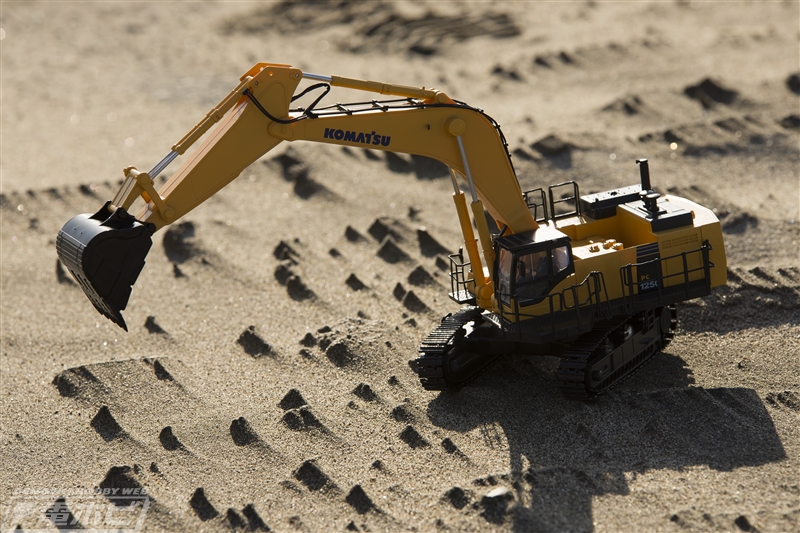 建機好き必見！コマツの油圧ショベルがリアルなIRCとなって京商から