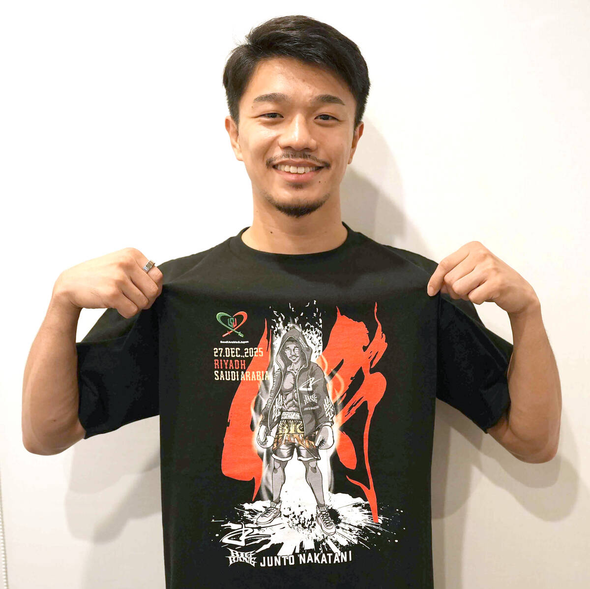 中谷潤人のサウジ決戦に向けた応援グッズが完成 ロス合宿では週4日