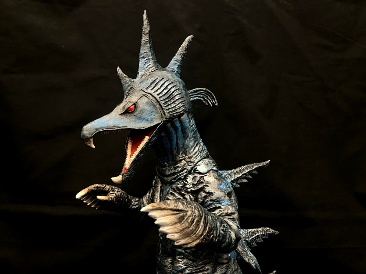 Ultraman Ace Kaiju Murichi II Art Statue 30 cm 巨大魚怪獣 ムルチ二