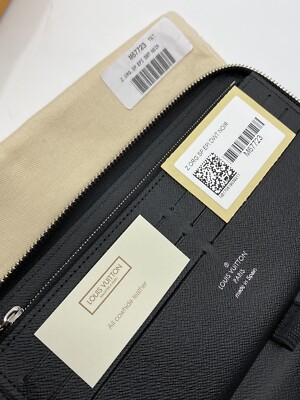 Louis Vuitton X Supreme Zippy Wallet. M67723. Black Epi Leather