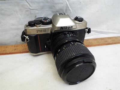 Vintage Nikon FM10 35mm SLR Film Camera w/Case 35-70mm Zoom Lens