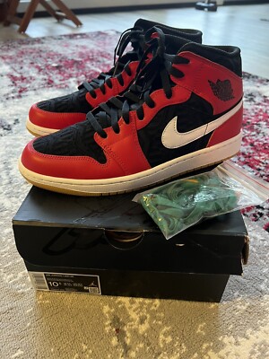 Mens Nike Air Jordan 1 Mid SE Christmas Sneakers, Red/Black, Gum