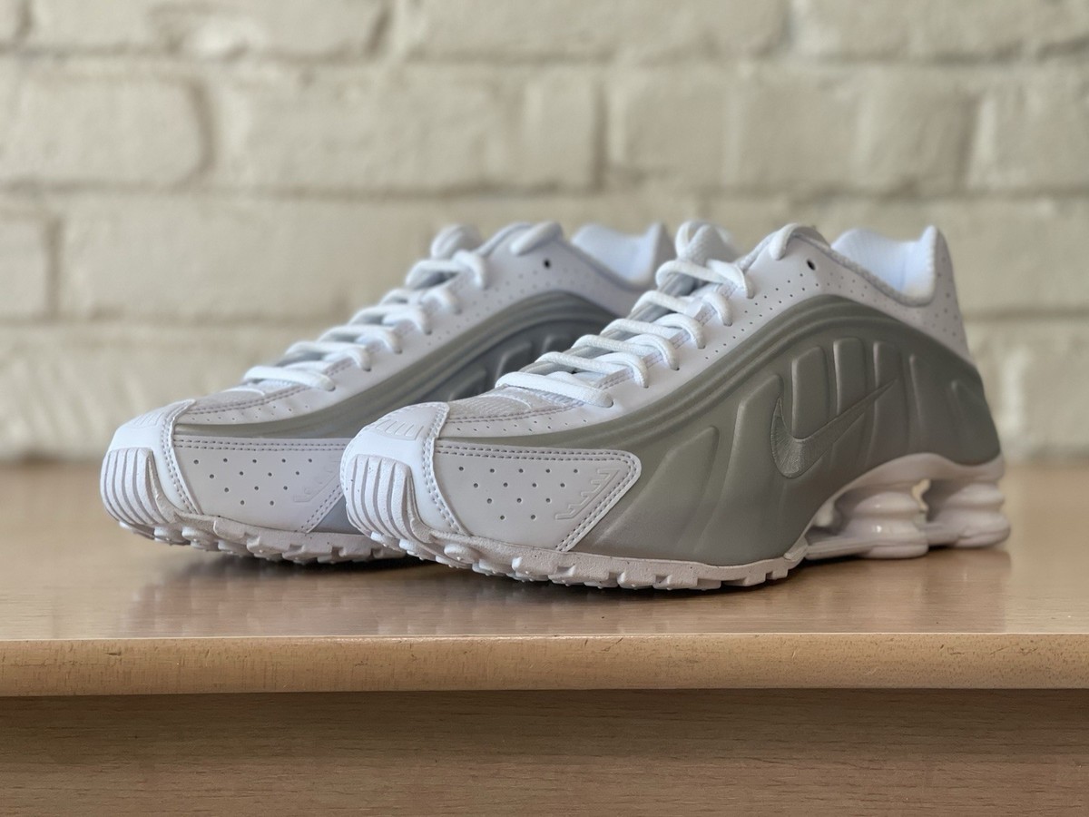 Nike Shox R4 White Metallic Silver Shoes HQ1988-101 Men Size 9.5