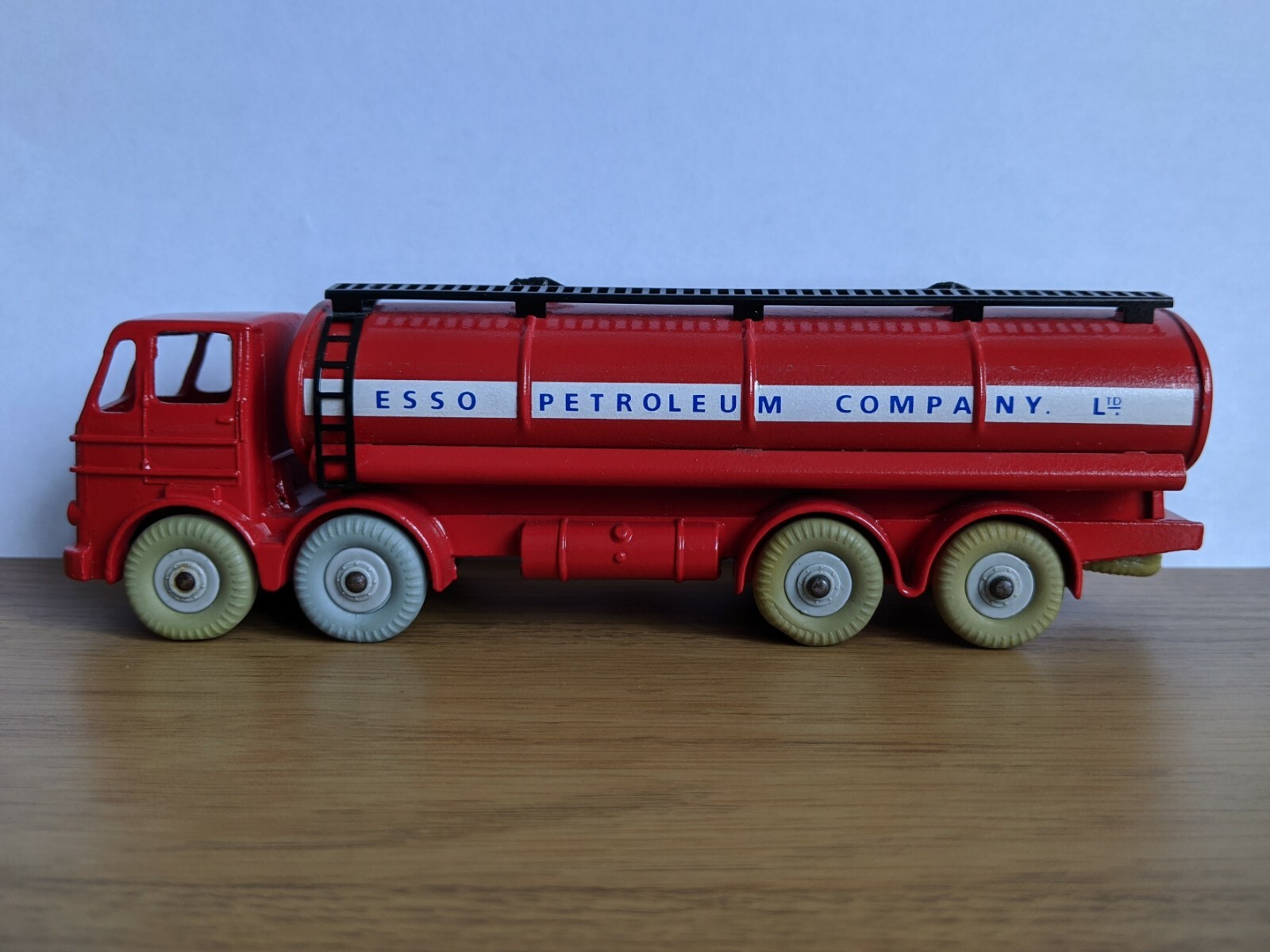 Dinky 943, Leyland Octopus Tanker - Free Price Guide & Review