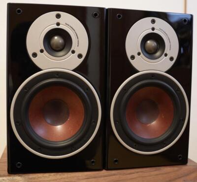 Dali Zensor 1 Bookshelf Speakers Pair Light walnut color Pair Used