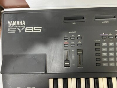 Yamaha SY85 Digital Synthesizer Keyboard 61-Keys Black keyboard