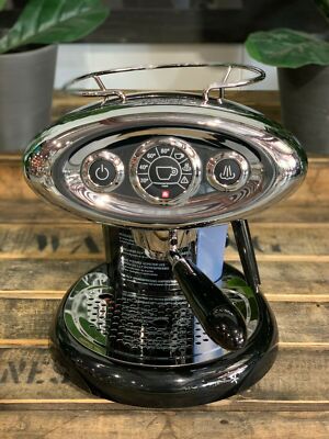 ILLY X7.1 POD BRAND NEW BLACK CAPSULES ESPRESSO COFFEE MACHINE