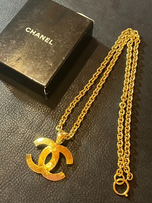 CHANEL CC Logo Pendant Necklace Gold Tone GP 94P Auth Coco Mark CC