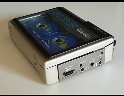 Super rare Retro AIWA HS-P02 Personal Cassette Player Walkman 1982