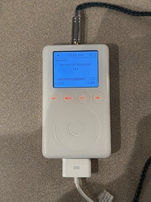 Apple iPod Classic 3rd Generation 20GB White (A1040) w/ New