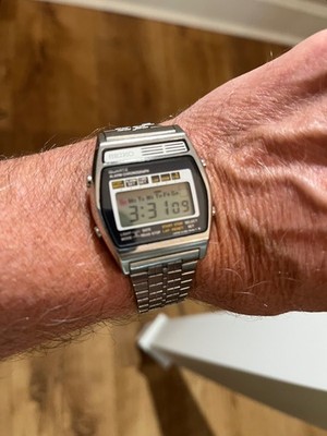 Vintage Seiko Digital Memo Diary UW02-0010 Golden Men's Quartz