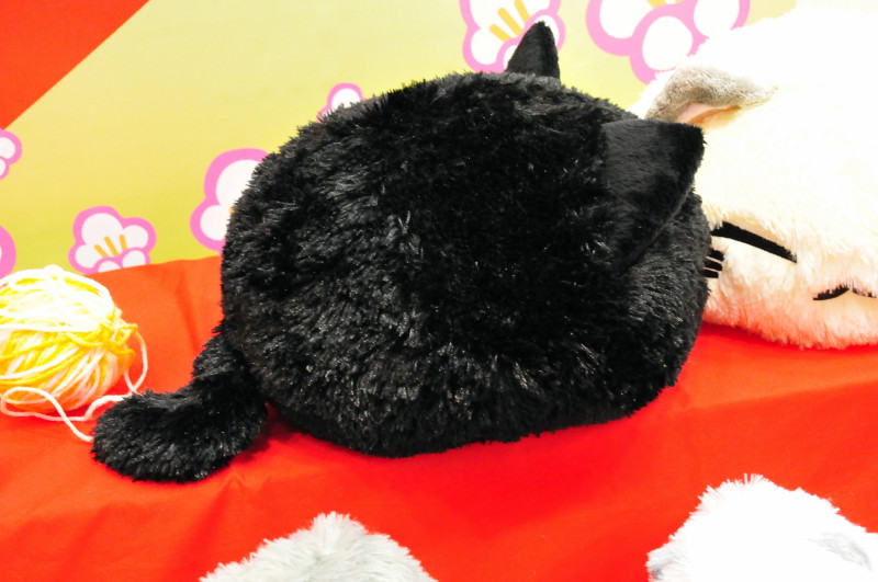 重なっていたりぎゅっと集まったりフワフワだったりする「ねむネコ