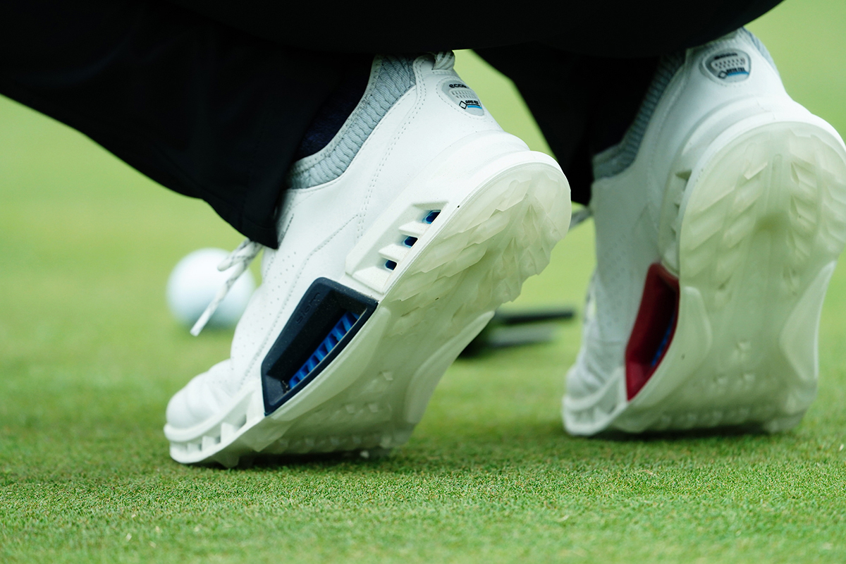 エコー BIOM C4を試し履き「360度の防水・透湿性能が秀逸」｜GDO