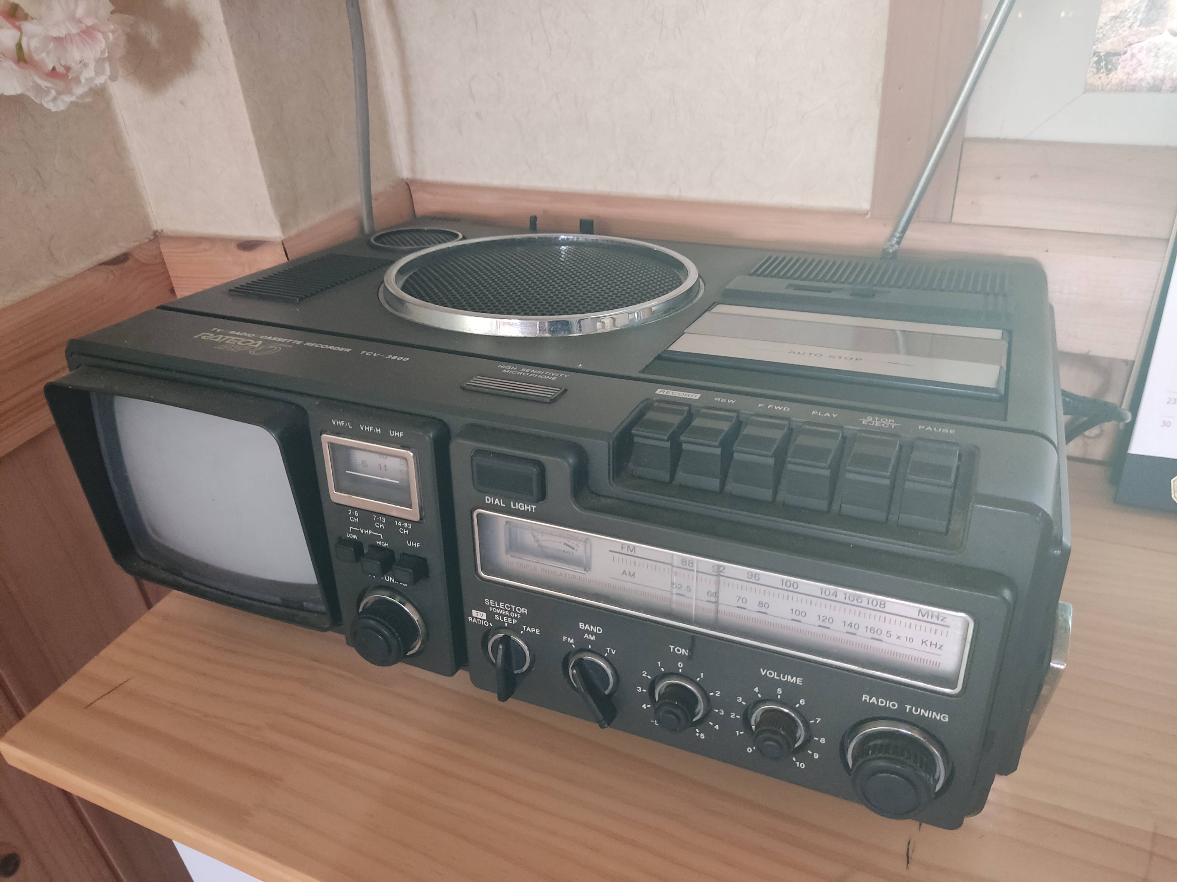 Radio/cassette recorder/tv all in one : r/mildlyinteresting