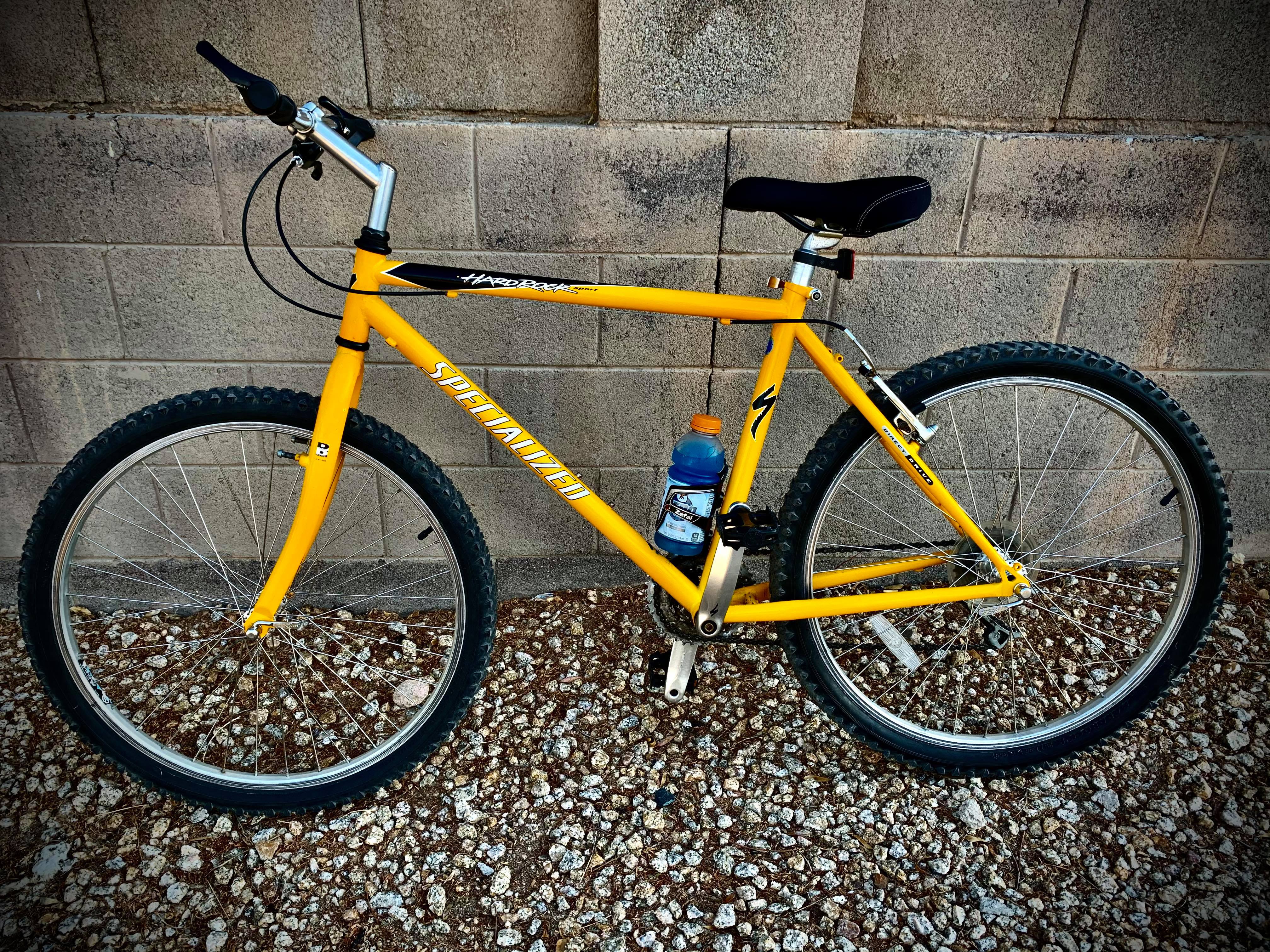 これが私の1998年製のスペシャライズド・ハードロックだよ :) 別に特別