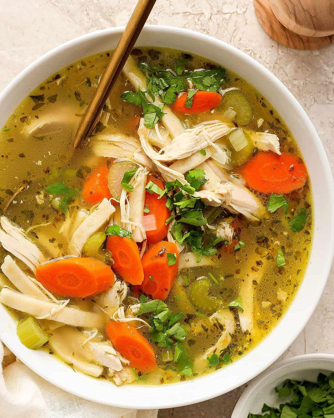 自家製] チキンヌードルスープ。 : r/FoodPorn