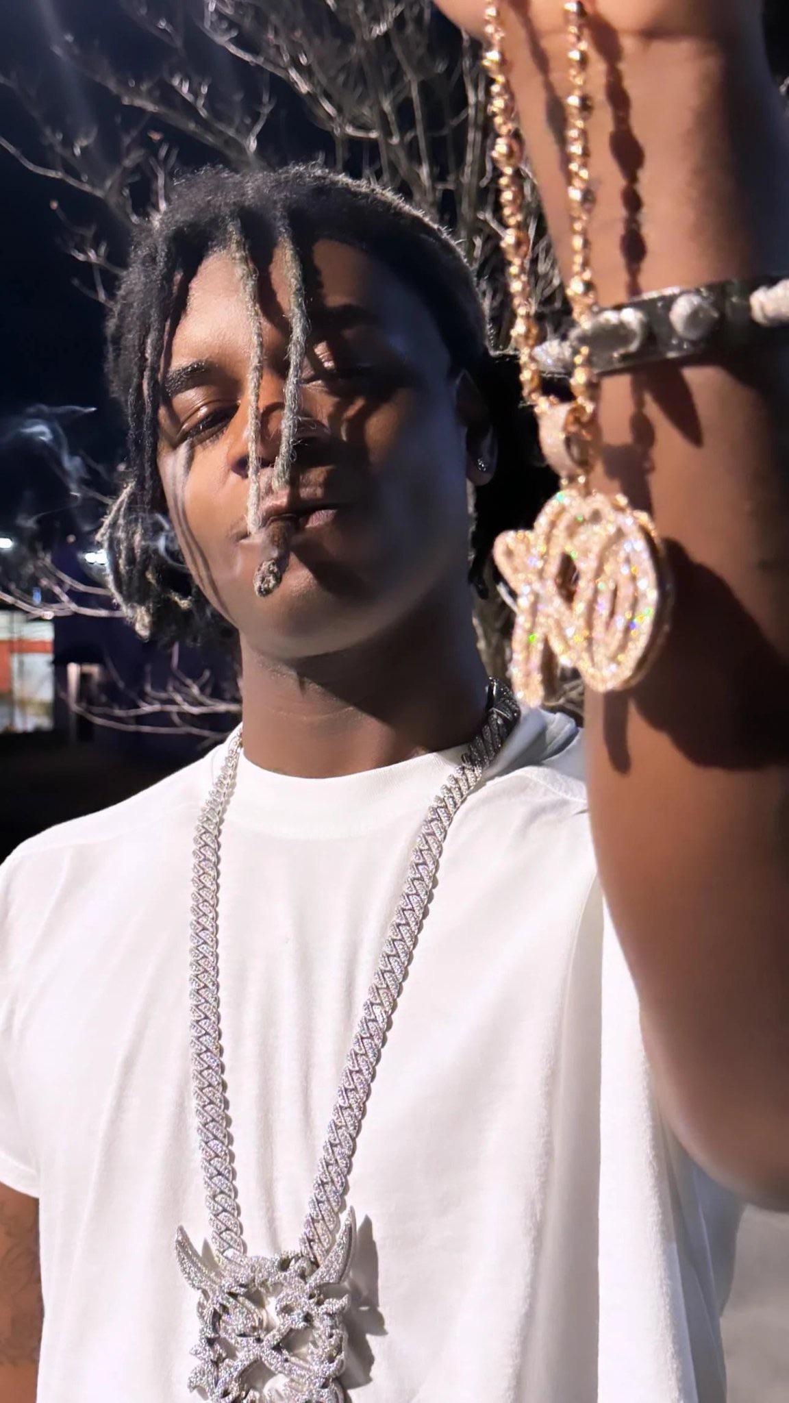 Ken CarsonがXOチェーンをプレゼントした : r/TheWeeknd