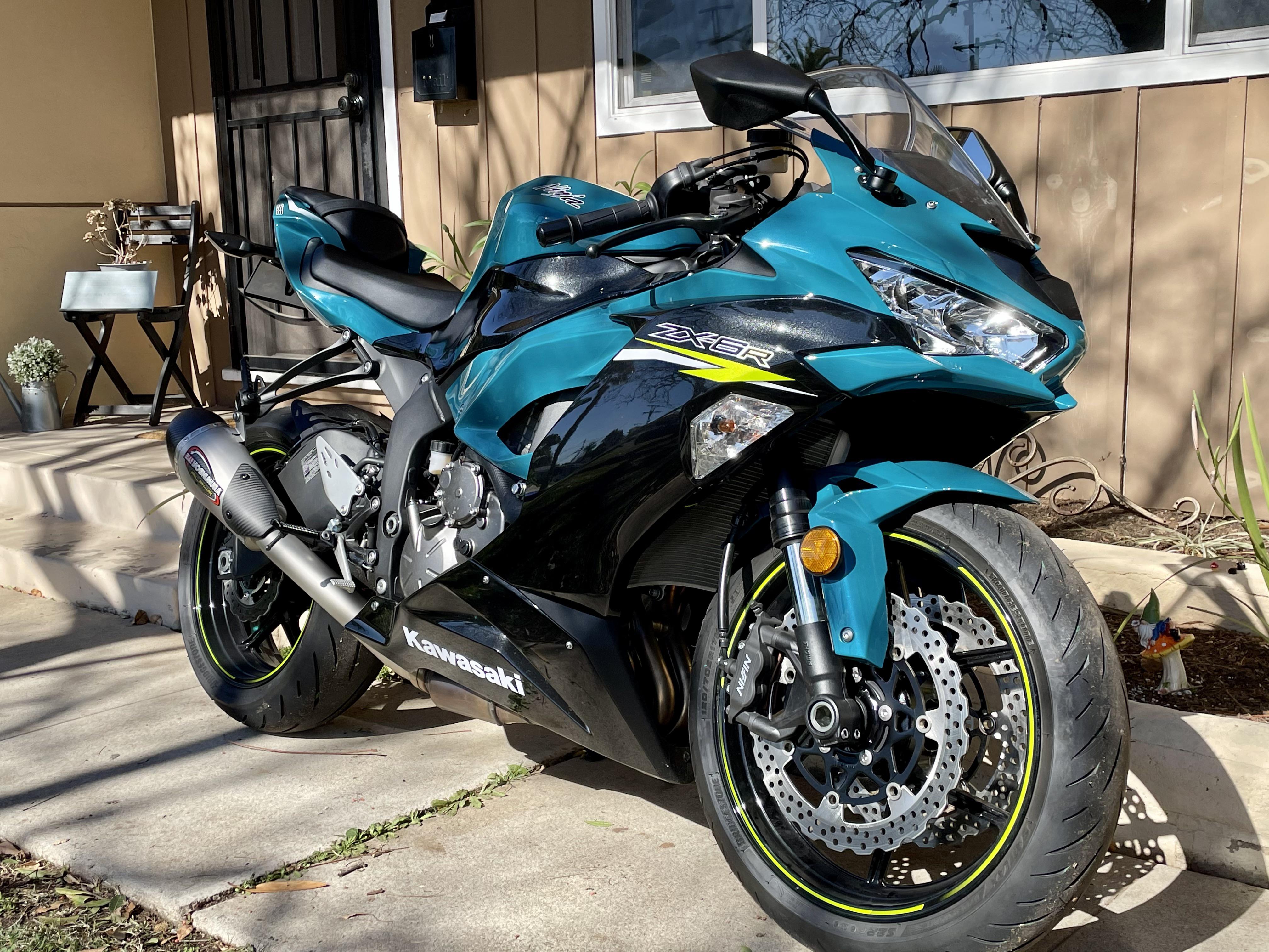 2021 ZX6R. Got the Yoshi and fender eliminator on! She feels ALIVE