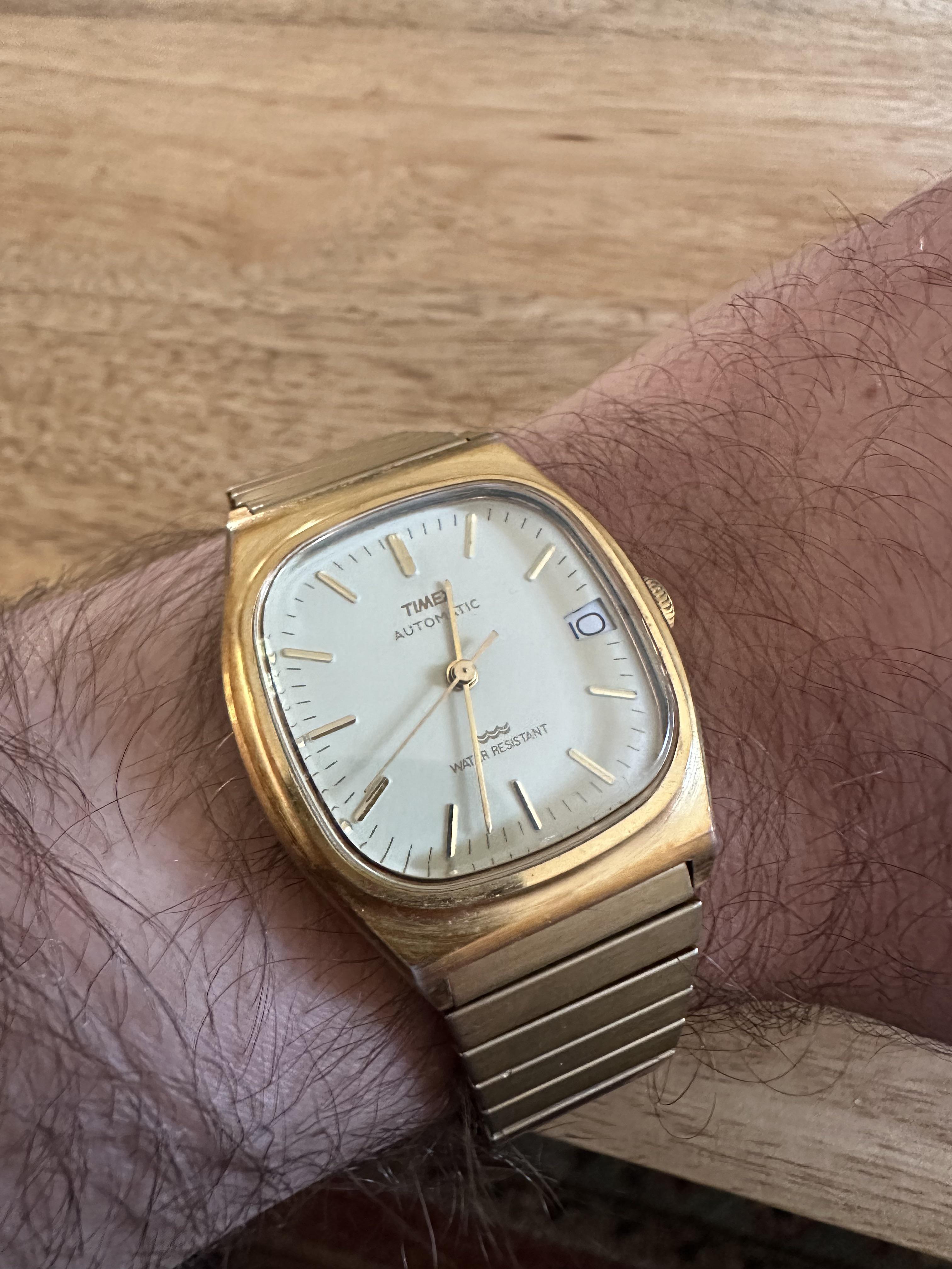 Timex] 1983 E-Line 再発売 (34mm 自動巻き) : r/Watches