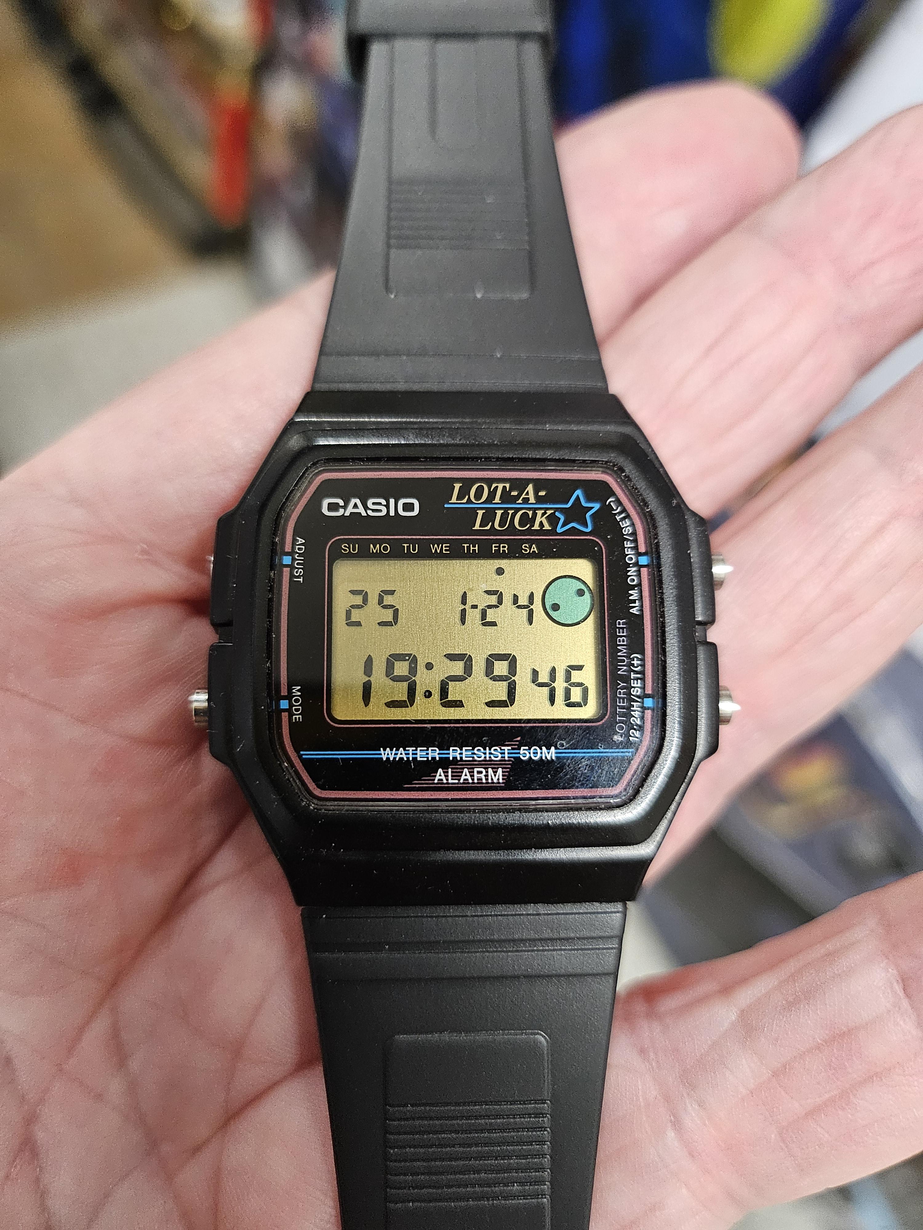 カシオ マリン (最初の200M) 1983年、G-Shockが出る1ヶ月前 ❤️ : r