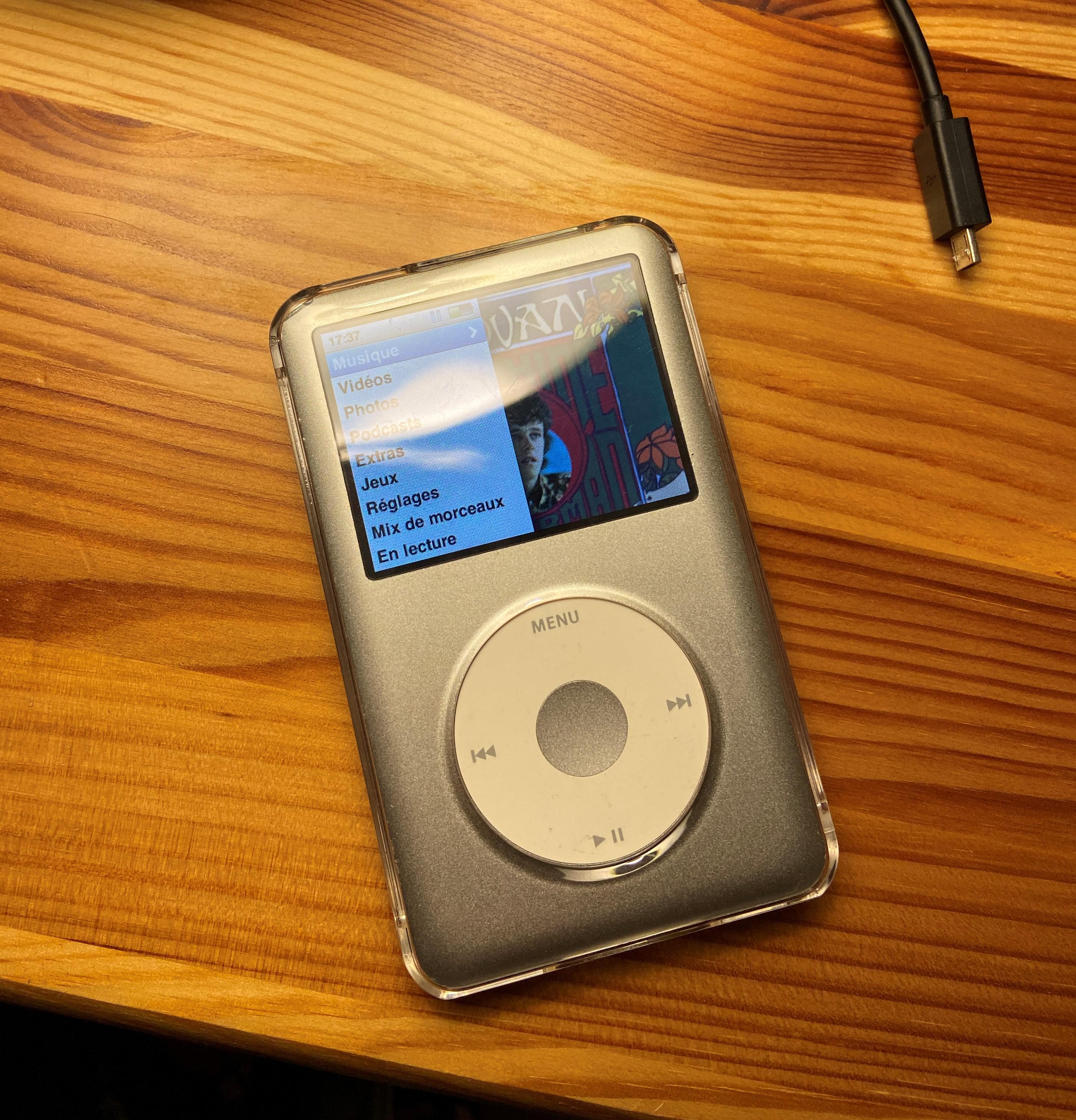 iPod classic 第5世代のクリアケースを探してます！詳細はコメントで