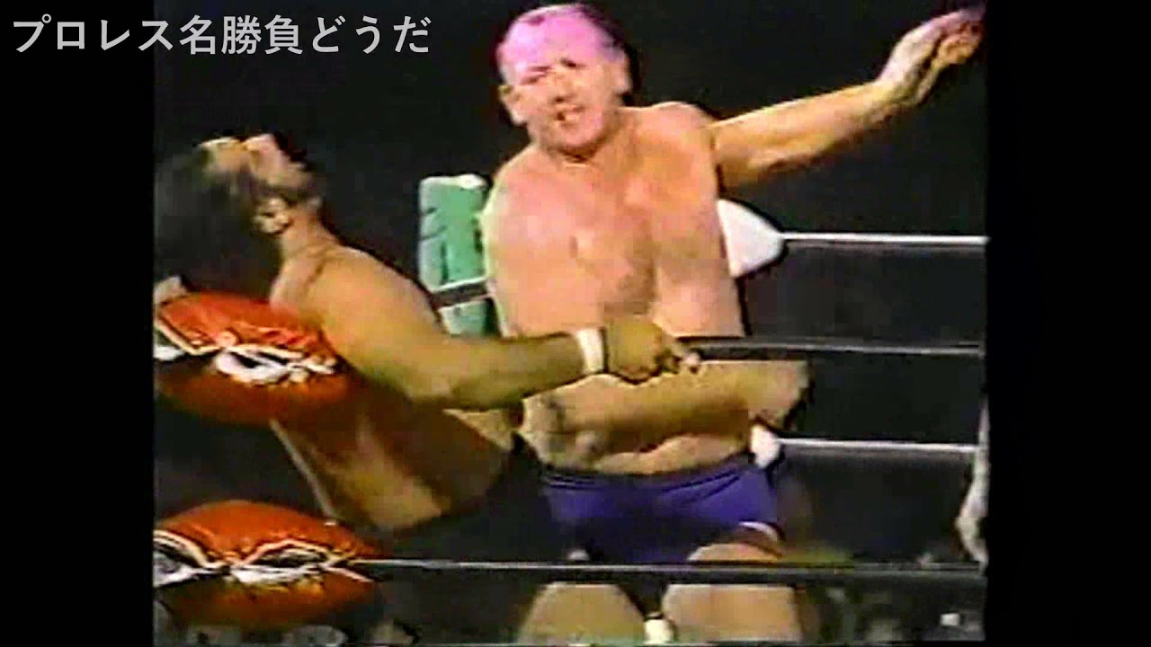 ザ・グレート・カブキ vs タイガー・ジェット・シン - YouTube