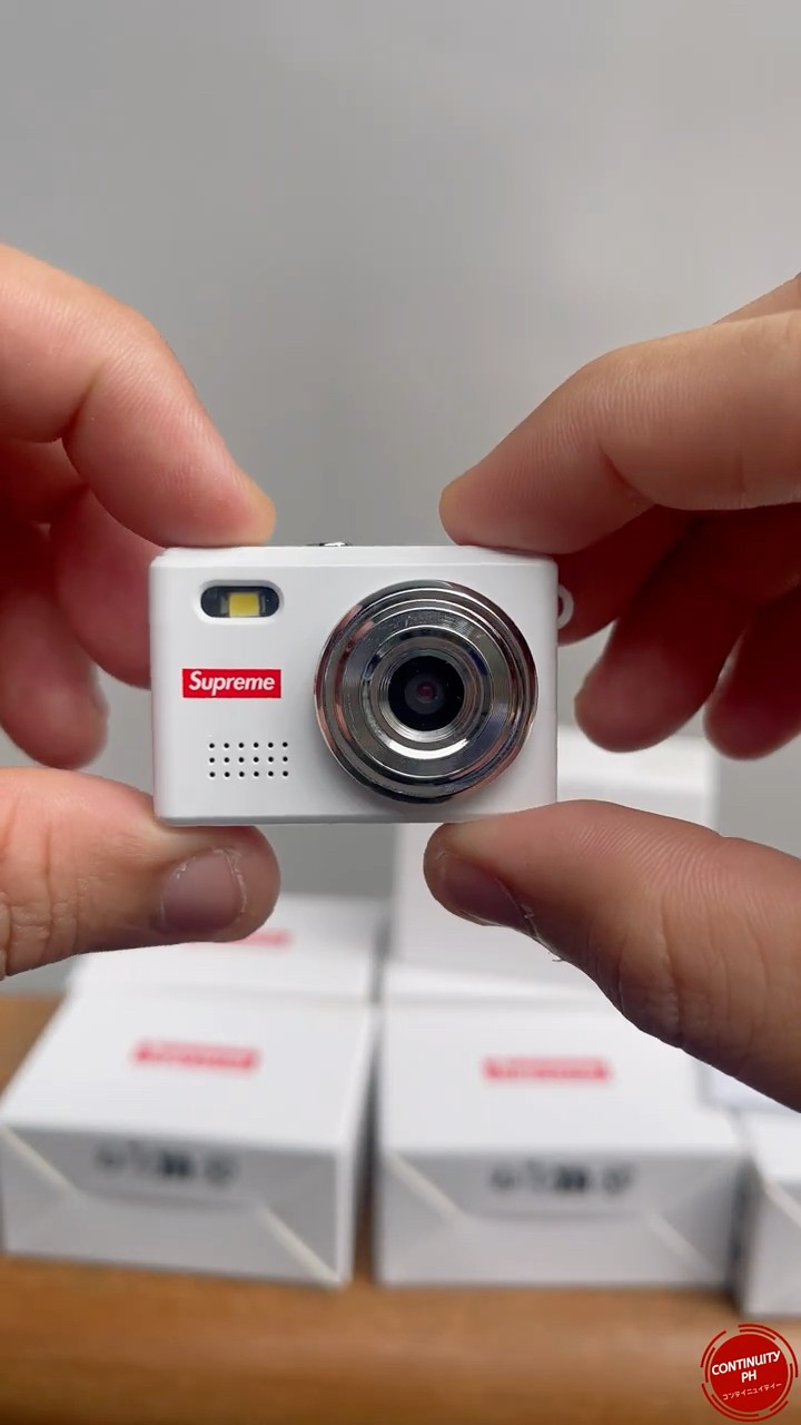 SUPREME's DIGITAL CAMERA KEYCHAIN 🔥 Retro street flex in pocket