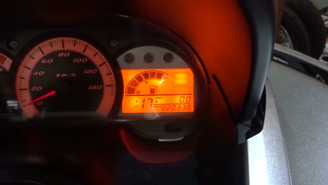 マジェスティ250 '07(SG20J) エンジン音 メーター動画 ‪@JunkYard069