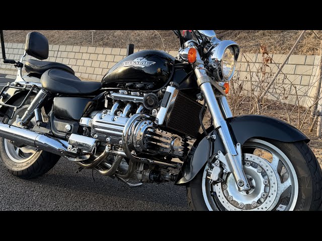 6-cylinder! Ride on the top-of-the-line carburetor 