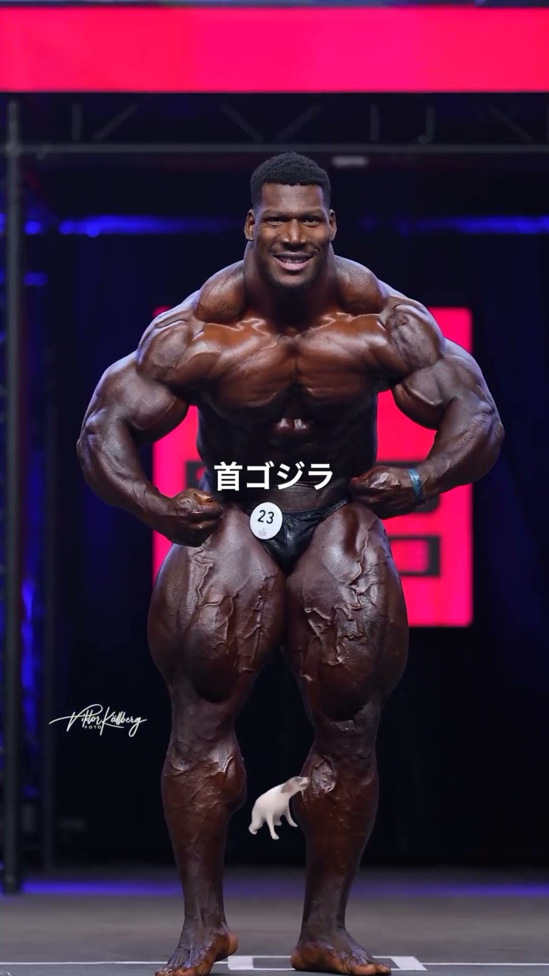 彼の名前は「首ゴジラ」【Rubiel Mosquera】 - YouTube