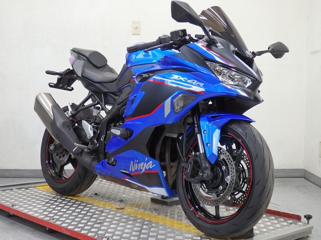 74060 Ninja ZX4R SE 2024年モデル 始動動画 - YouTube