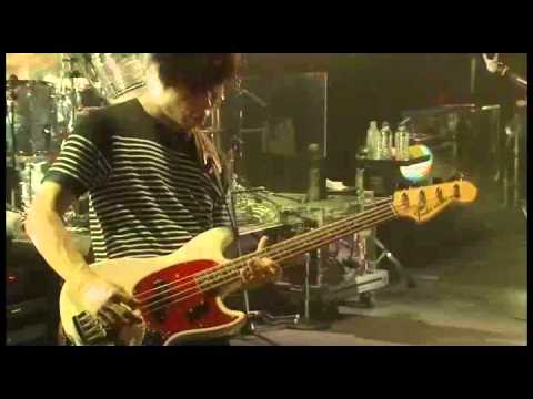 スピッツ - 「ビギナー」（「とげまる20102011」より） - YouTube